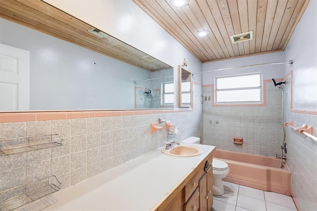 На продажу: $359,900 (4 спален, 2 ванн, 2085 Квадратных фут)