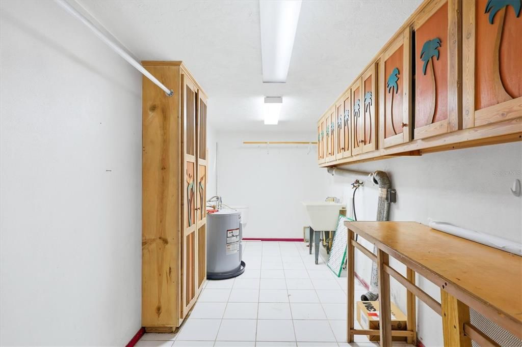 На продажу: $359,900 (4 спален, 2 ванн, 2085 Квадратных фут)