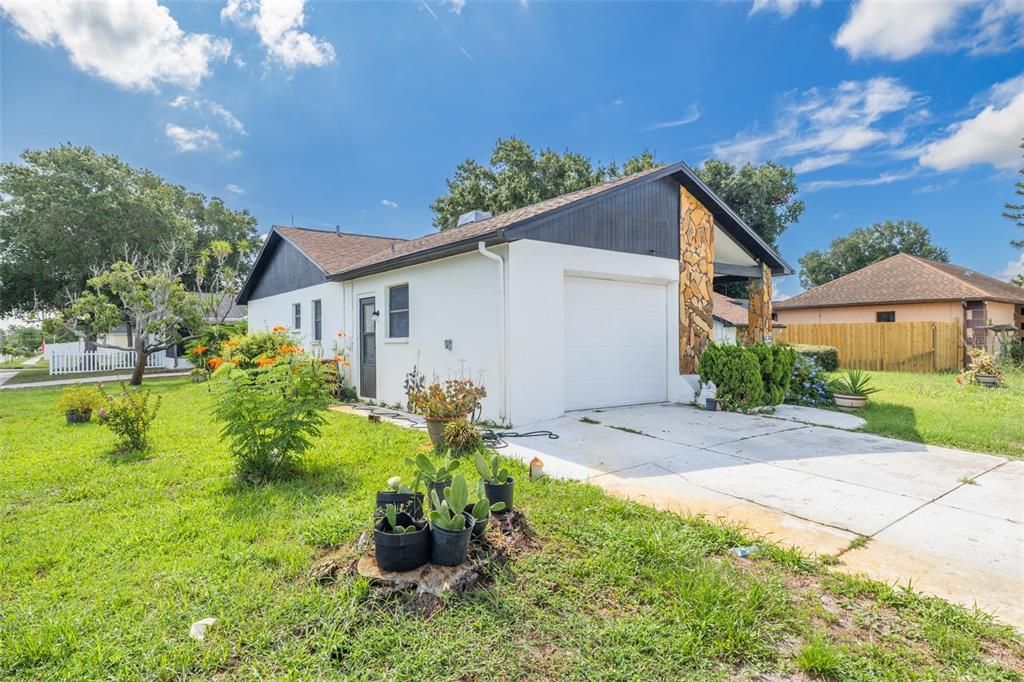На продажу: $285,000 (2 спален, 2 ванн, 1204 Квадратных фут)