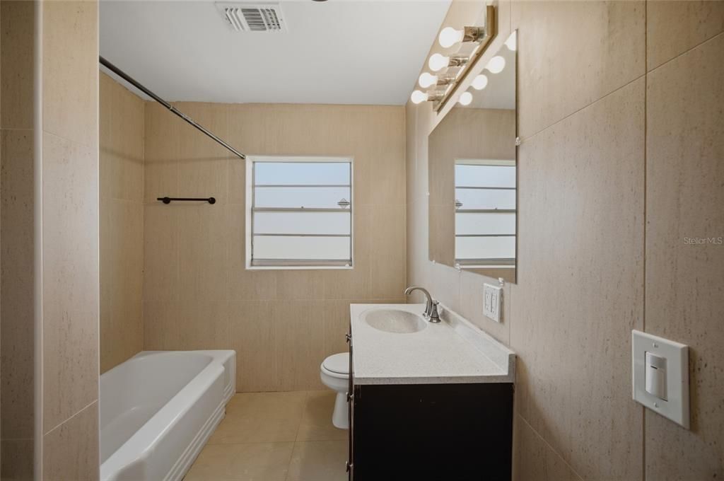 En Renta: $3,500 (3 camas, 2 baños, 1950 Pies cuadrados)