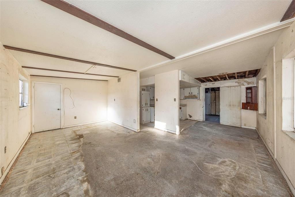 На продажу: $175,000 (3 спален, 2 ванн, 1092 Квадратных фут)