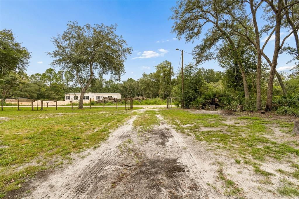 待售: $129,900 (0.70 acres)