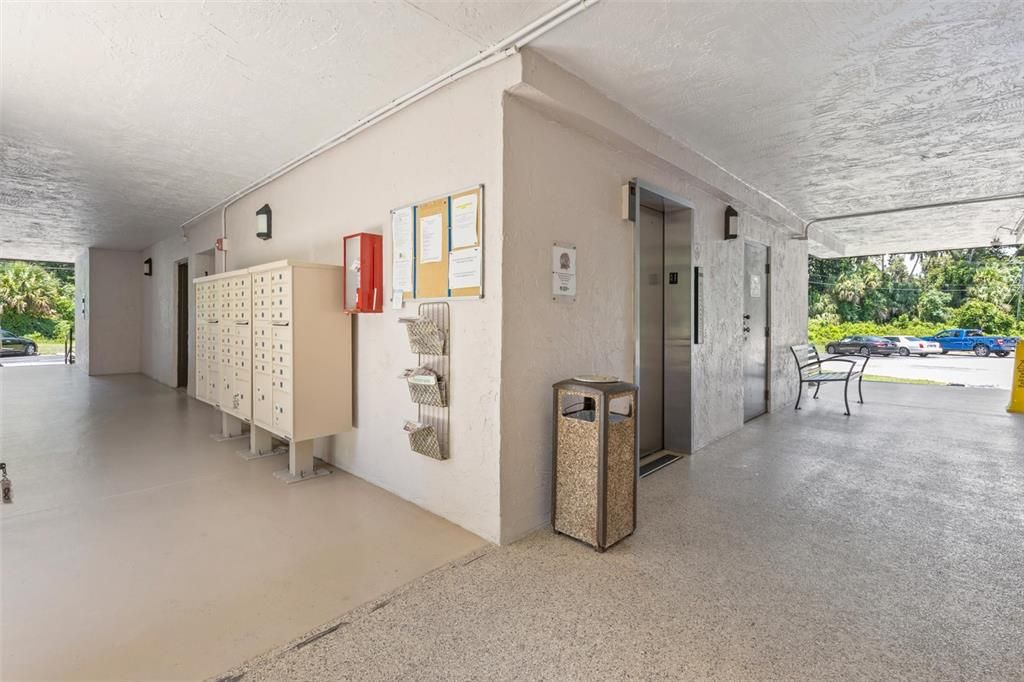For Sale: $135,000 (2 beds, 2 baths, 932 Square Feet)