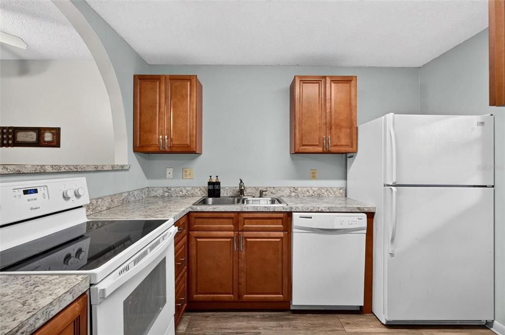 For Sale: $135,000 (2 beds, 2 baths, 932 Square Feet)