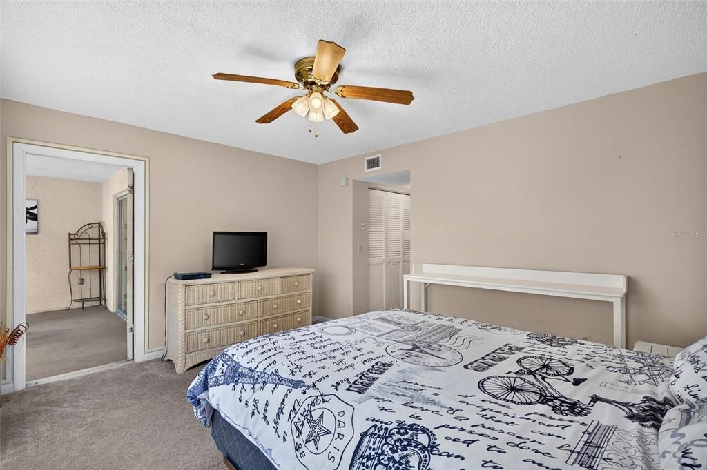 For Sale: $135,000 (2 beds, 2 baths, 932 Square Feet)