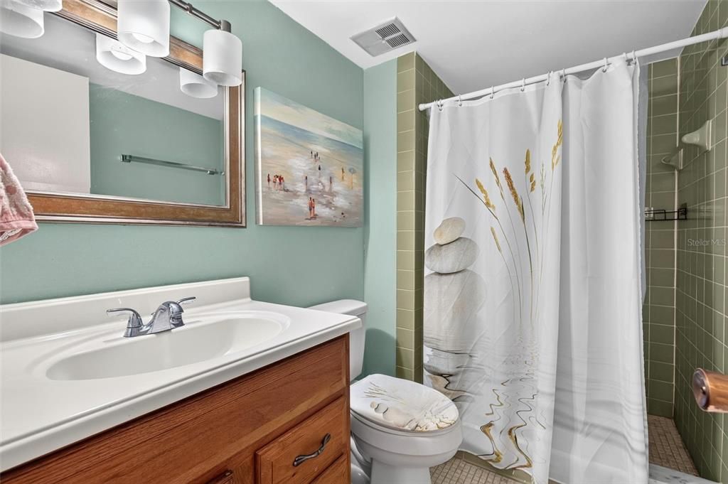 For Sale: $135,000 (2 beds, 2 baths, 932 Square Feet)