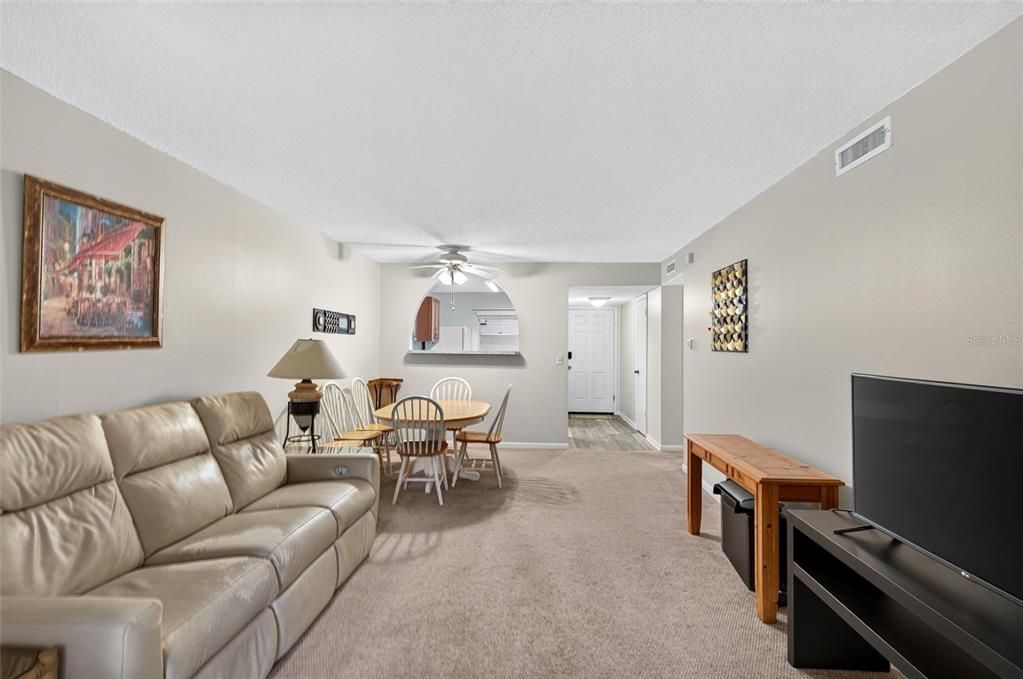 For Sale: $135,000 (2 beds, 2 baths, 932 Square Feet)