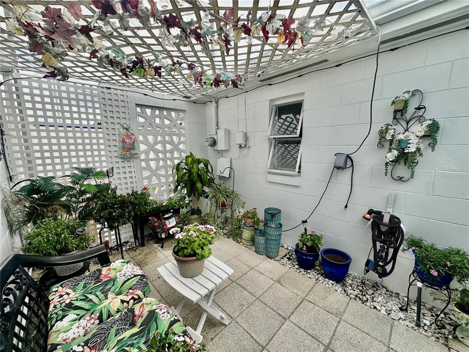 На продажу: $185,000 (2 спален, 1 ванн, 934 Квадратных фут)