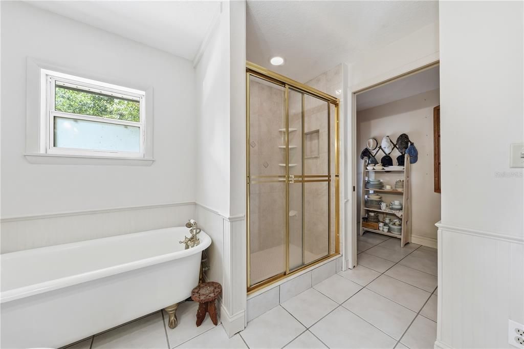 На продажу: $650,000 (4 спален, 2 ванн, 1900 Квадратных фут)