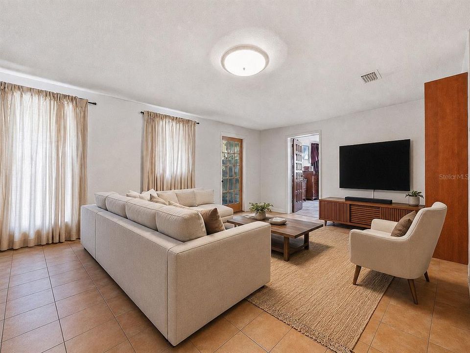 На продажу: $650,000 (4 спален, 2 ванн, 1900 Квадратных фут)