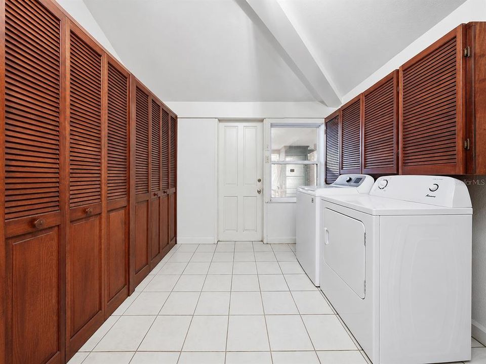 На продажу: $650,000 (4 спален, 2 ванн, 1900 Квадратных фут)
