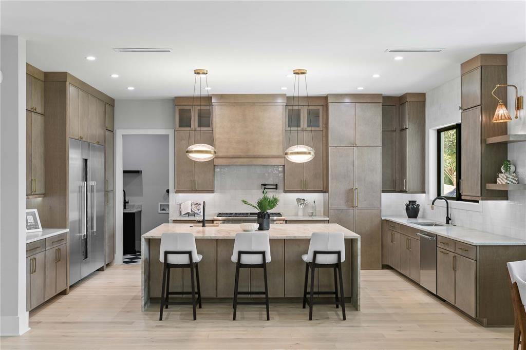 En Venta: $3,499,000 (5 camas, 5 baños, 5693 Pies cuadrados)