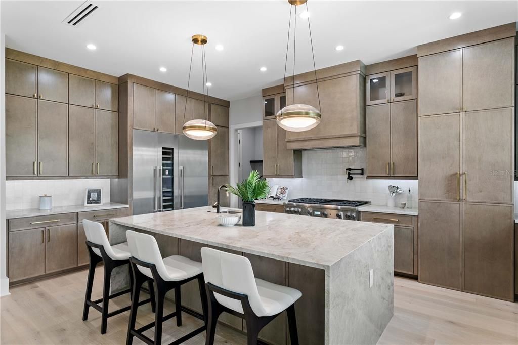En Venta: $3,499,000 (5 camas, 5 baños, 5693 Pies cuadrados)