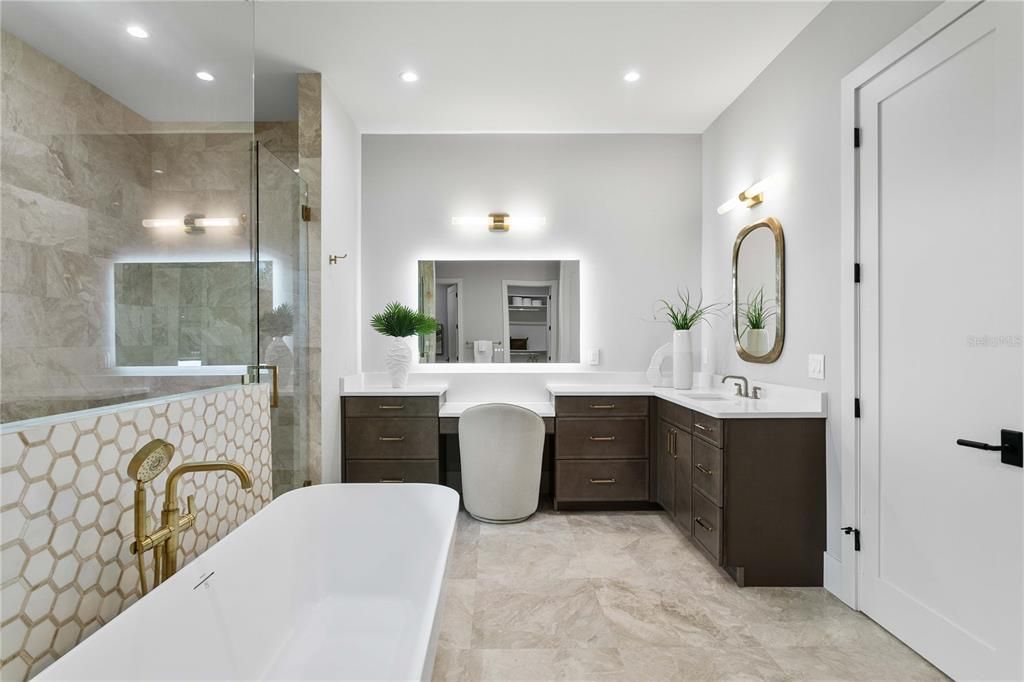 En Venta: $3,499,000 (5 camas, 5 baños, 5693 Pies cuadrados)
