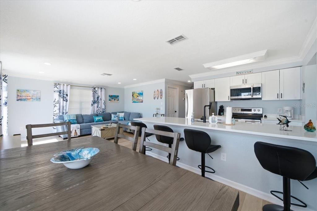 En Venta: $379,900 (3 camas, 2 baños, 1302 Pies cuadrados)