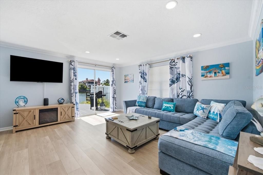 En Venta: $379,900 (3 camas, 2 baños, 1302 Pies cuadrados)