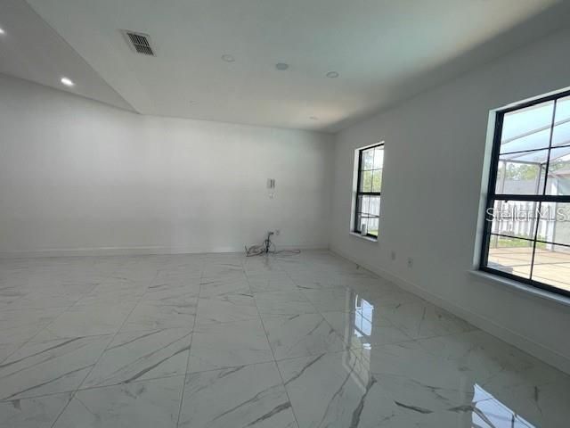 En Renta: $2,400 (3 camas, 2 baños, 1744 Pies cuadrados)