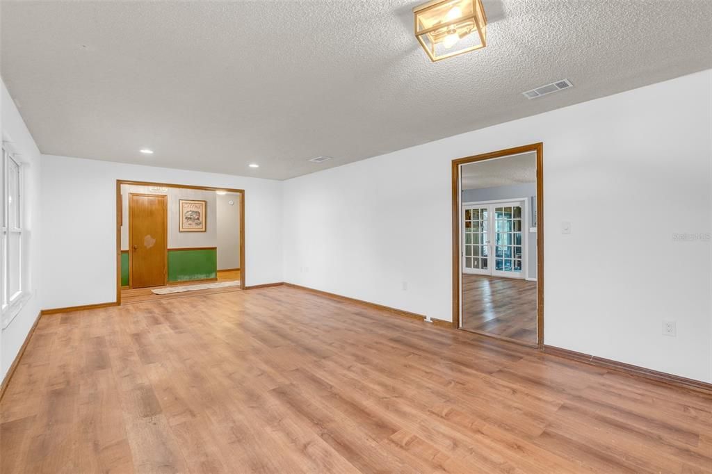 For Sale: $395,000 (3 beds, 2 baths, 1956 Square Feet)
