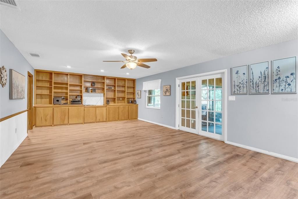 For Sale: $395,000 (3 beds, 2 baths, 1956 Square Feet)