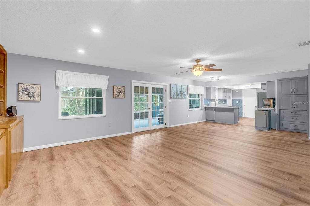 For Sale: $395,000 (3 beds, 2 baths, 1956 Square Feet)