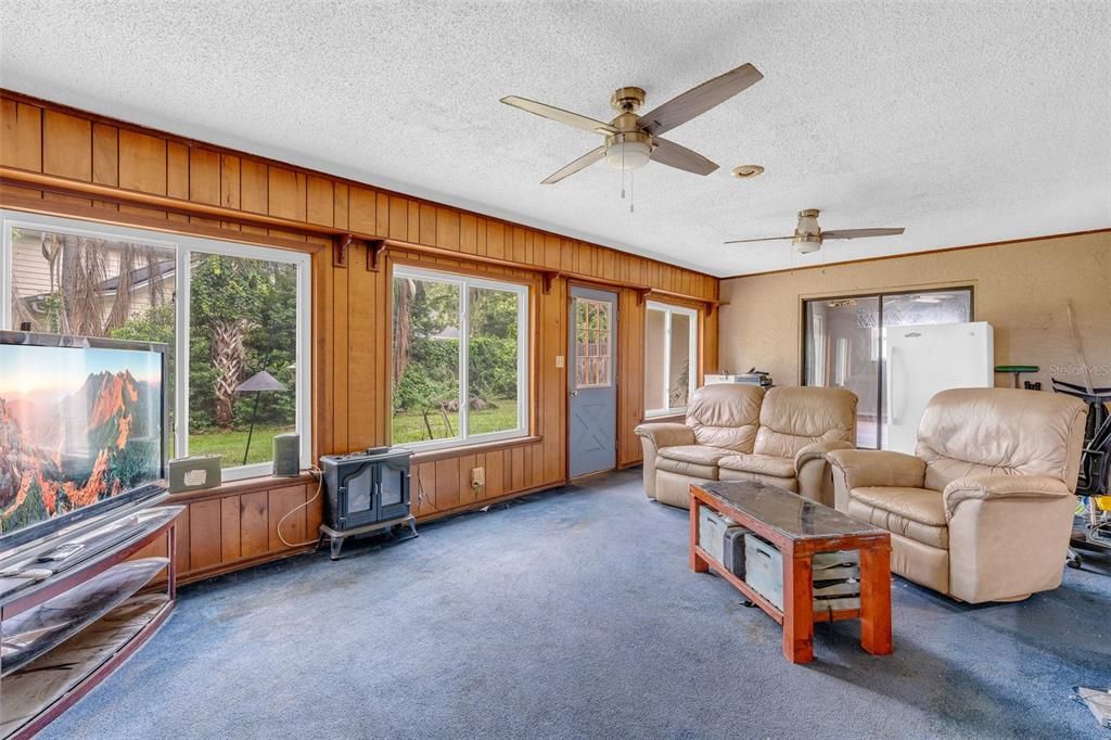 For Sale: $395,000 (3 beds, 2 baths, 1956 Square Feet)