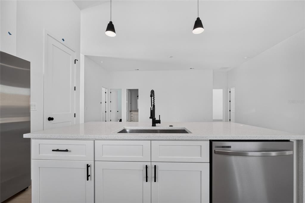 En Venta: $475,000 (4 camas, 3 baños, 2346 Pies cuadrados)