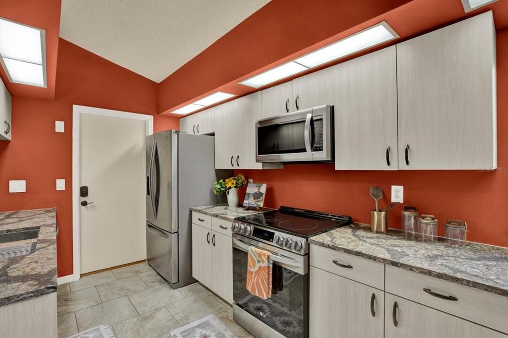 На продажу: $309,900 (2 спален, 2 ванн, 1634 Квадратных фут)