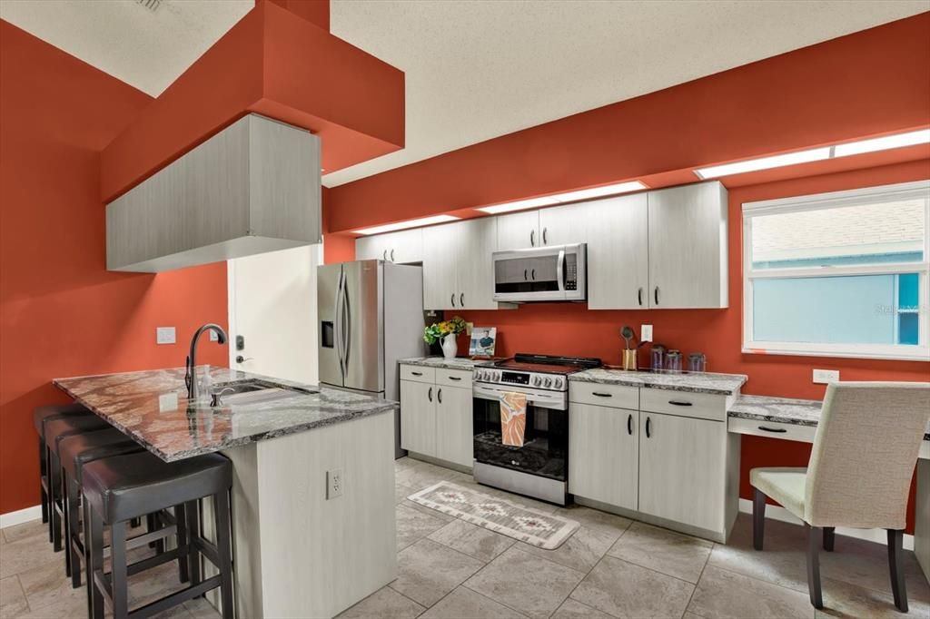 На продажу: $309,900 (2 спален, 2 ванн, 1634 Квадратных фут)