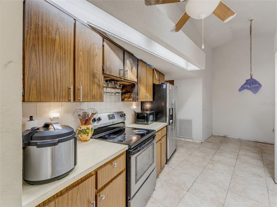 En Venta: $340,000 (3 camas, 2 baños, 1938 Pies cuadrados)