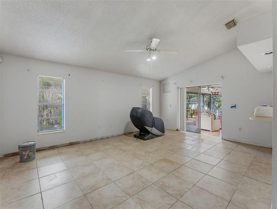 En Venta: $340,000 (3 camas, 2 baños, 1938 Pies cuadrados)