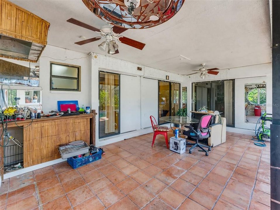 En Venta: $340,000 (3 camas, 2 baños, 1938 Pies cuadrados)