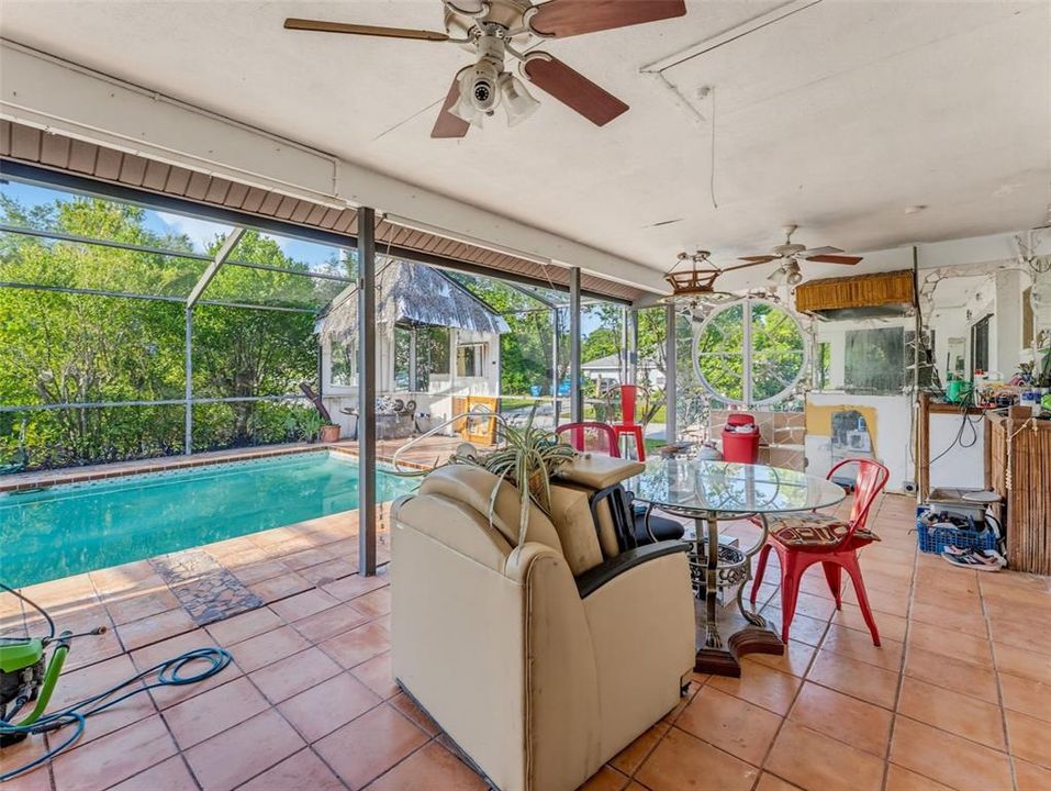 En Venta: $340,000 (3 camas, 2 baños, 1938 Pies cuadrados)