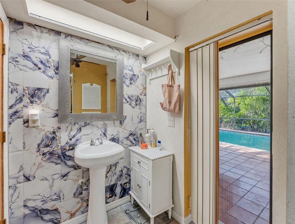 En Venta: $340,000 (3 camas, 2 baños, 1938 Pies cuadrados)
