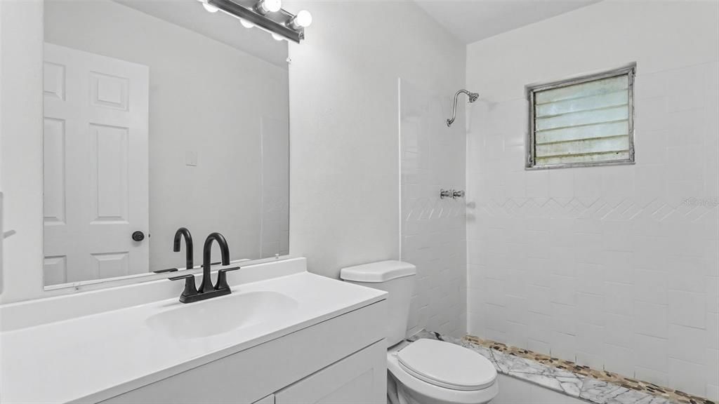 На продажу: $199,900 (3 спален, 1 ванн, 874 Квадратных фут)