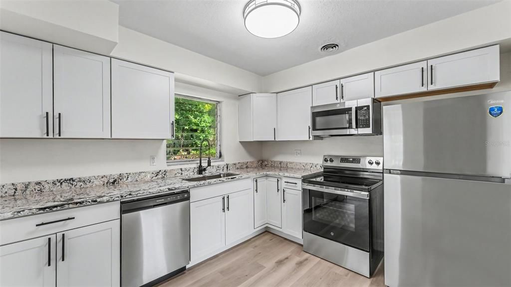 На продажу: $199,900 (3 спален, 1 ванн, 874 Квадратных фут)
