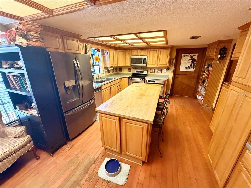 На продажу: $393,000 (3 спален, 2 ванн, 3327 Квадратных фут)