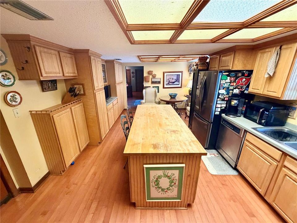 На продажу: $393,000 (3 спален, 2 ванн, 3327 Квадратных фут)