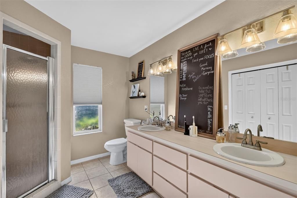 For Sale: $274,500 (3 beds, 2 baths, 1435 Square Feet)