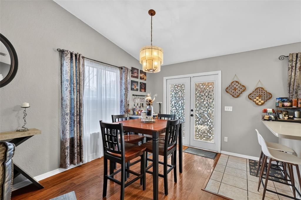 For Sale: $274,500 (3 beds, 2 baths, 1435 Square Feet)