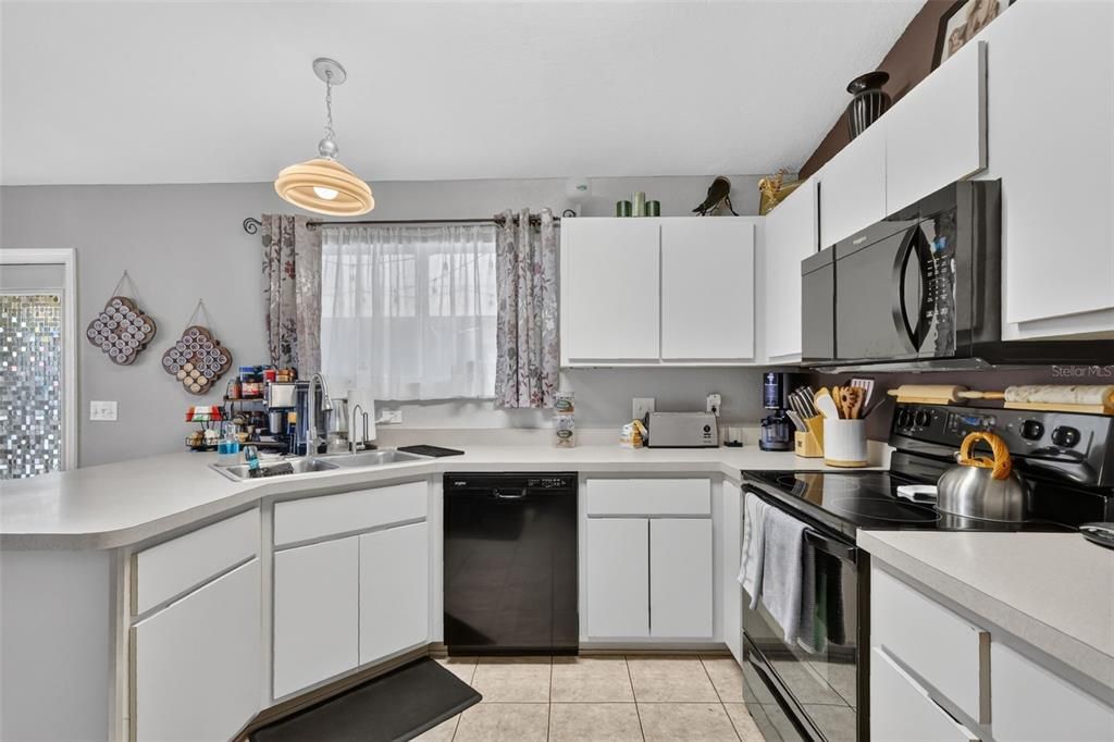For Sale: $274,500 (3 beds, 2 baths, 1435 Square Feet)