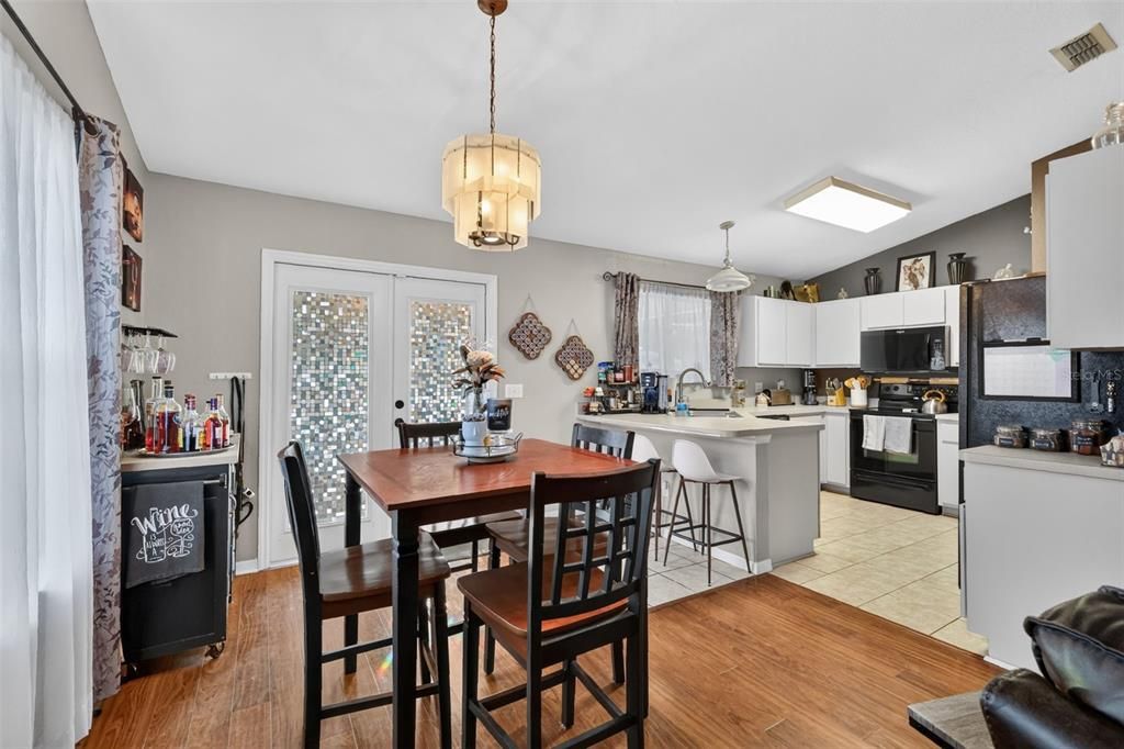 For Sale: $274,500 (3 beds, 2 baths, 1435 Square Feet)