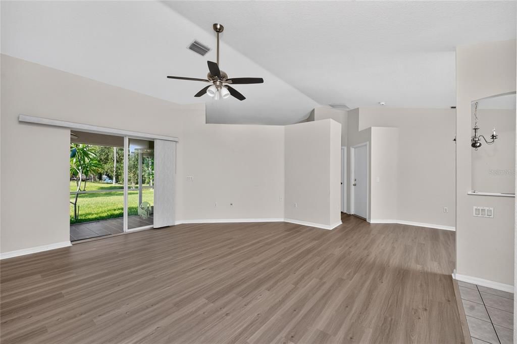 En Venta: $259,000 (3 camas, 2 baños, 1295 Pies cuadrados)