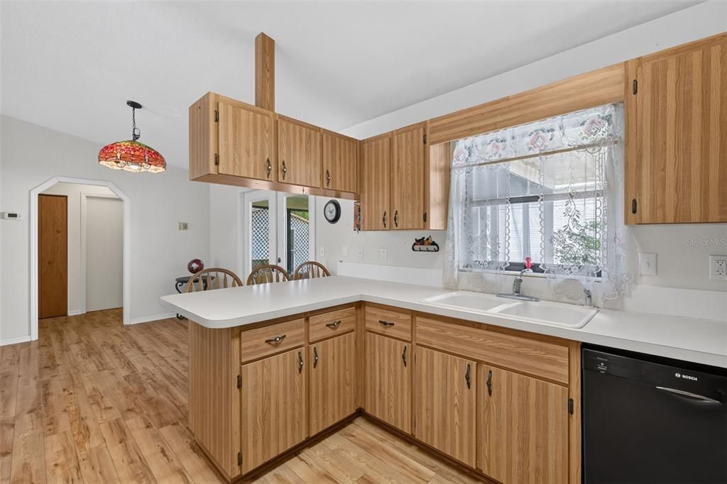 На продажу: $240,000 (3 спален, 2 ванн, 1638 Квадратных фут)