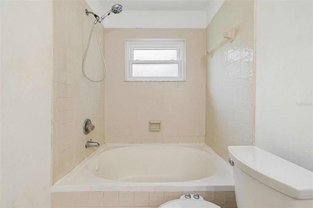 For Sale: $299,999 (3 beds, 2 baths, 1496 Square Feet)