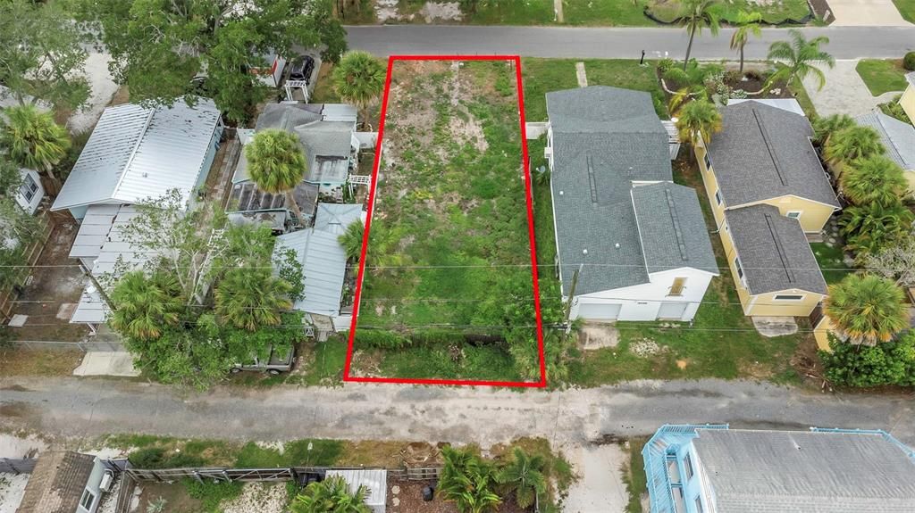 En Venta: $195,000 (0.09 acres)