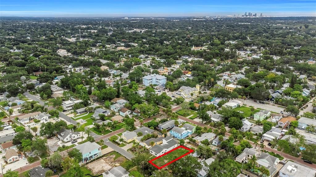 En Venta: $195,000 (0.09 acres)