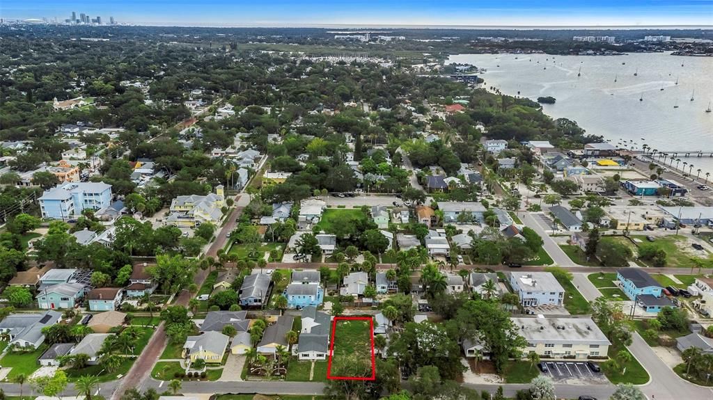 En Venta: $195,000 (0.09 acres)