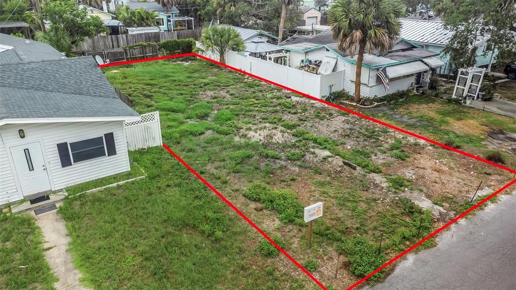 En Venta: $195,000 (0.09 acres)