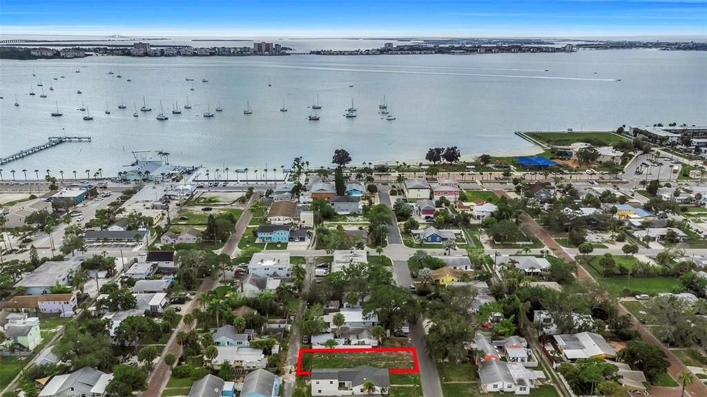 En Venta: $195,000 (0.09 acres)
