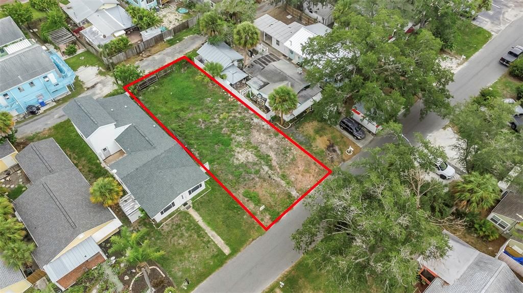 En Venta: $195,000 (0.09 acres)